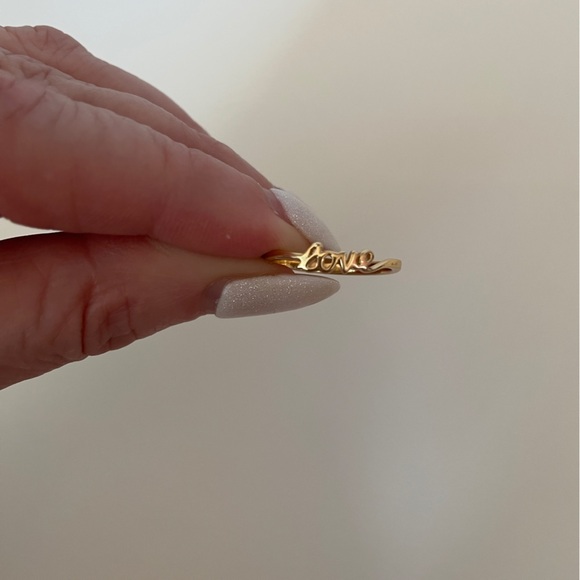 NWT Kris Nations “love” script 18k Gold Ring New Gift Jewelry Women’s size 6 - Picture 13 of 13